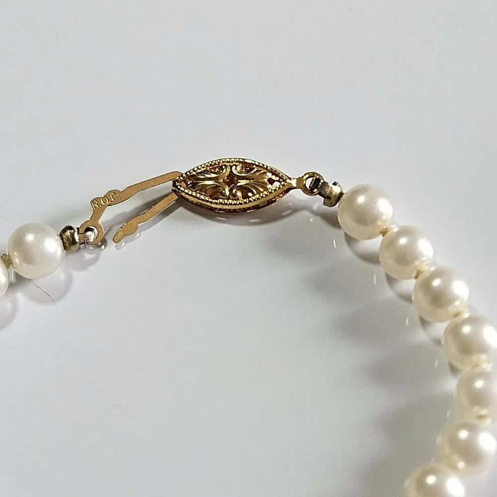 Vintage ROC Cream Colored Faux Pearl Bracelet 7